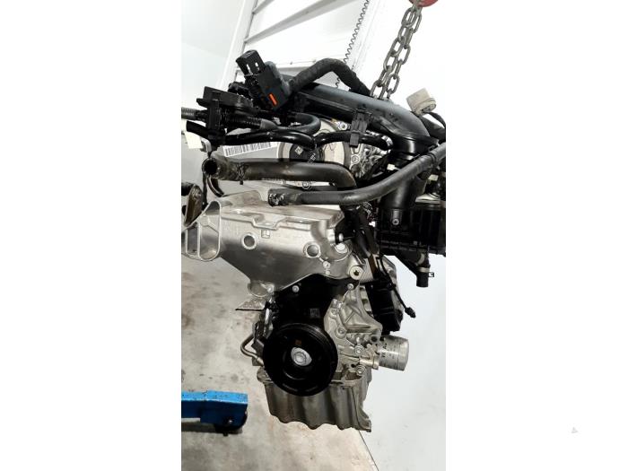 Motor van een Volkswagen T-Roc 1.0 TSI 12V 2023