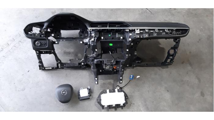 Airbag set + dashboard d'un Opel Corsa F (UB/UH/UP) 1.2 12V 75 2020