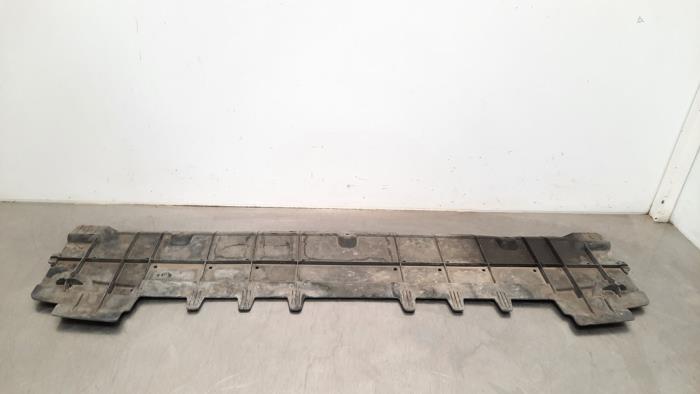 Usados Parachoque placa base Audi Q3 Sportback (F3N) 2.0 35 TDI 16V Precio € 24,20 IVA incluido ofrecido por Autohandel Didier