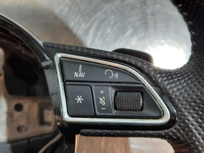 Volant d'un Audi A3 Limousine (8VS/8VM) 1.6 TDI Ultra 16V 2015