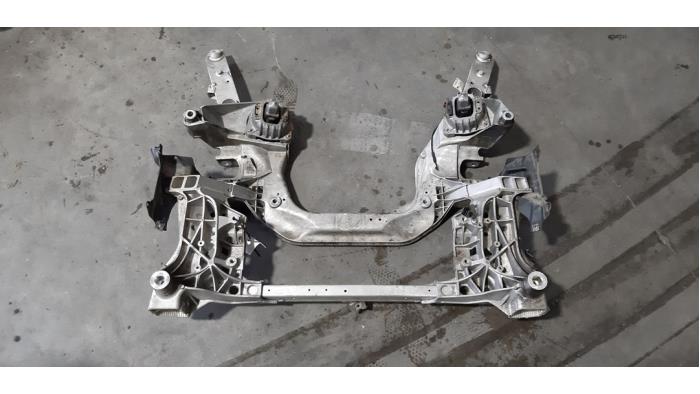 Subframe from a BMW 5 serie Touring (F11) 530d xDrive 24V Blue Performance 2016