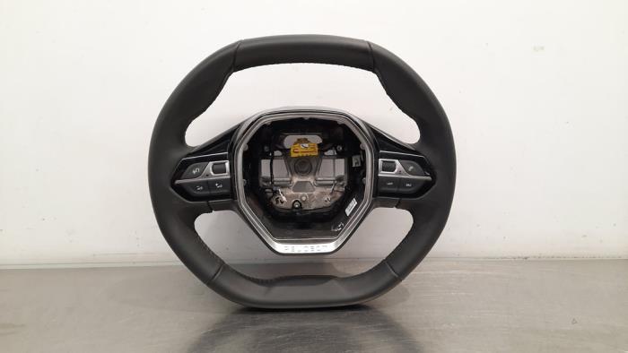 Steering wheel from a Peugeot 208 II (UB/UH/UP) 1.5 BlueHDi 100 2022