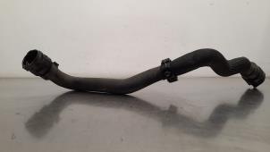 Used Radiator hose Peugeot 208 II (UB/UH/UP) 1.5 BlueHDi 100 Price € 24,20 Inclusive VAT offered by Autohandel Didier