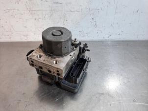 Used ABS pump Renault Twingo III (AH) 1.0 SCe 70 12V Price € 193,60 Inclusive VAT offered by Autohandel Didier