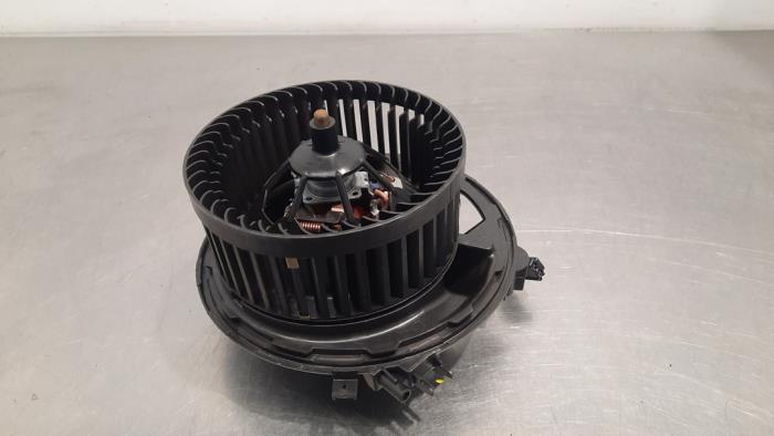 Heating and ventilation fan motor from a Volkswagen T-Roc 1.0 TSI 12V 2023