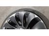 Llanta y neumático de un Tesla Model Y Long Range,Performance 2023