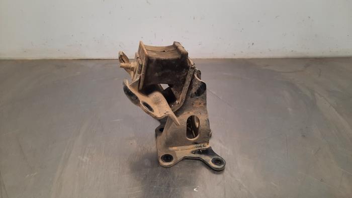 Used Engine mount Nissan NP 300 Navara (D23) 2.3 dCi twinturbo 16V 4x4 Price € 24,20 Inclusive VAT offered by Autohandel Didier