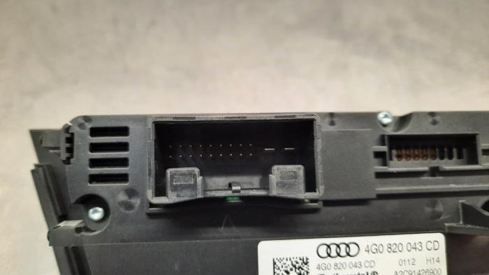 Air conditioning control panel from a Audi A6 Avant (C7) 3.0 TDI V6 24V biturbo Quattro 2015