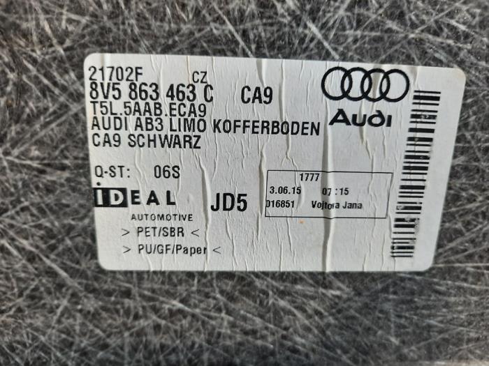 Boot mat from a Audi A3 Limousine (8VS/8VM) 1.6 TDI Ultra 16V 2015