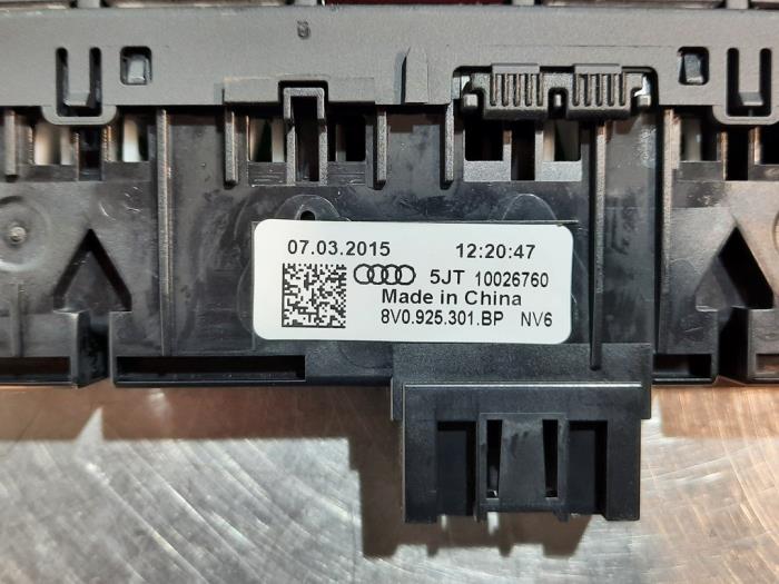 Panic lighting switch from a Audi A3 Limousine (8VS/8VM) 1.6 TDI Ultra 16V 2015