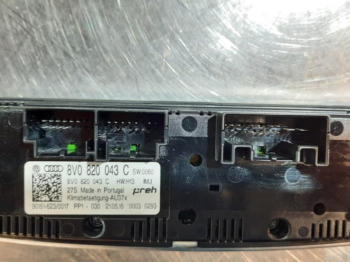 Heater control panel from a Audi A3 Limousine (8VS/8VM) 1.6 TDI Ultra 16V 2015