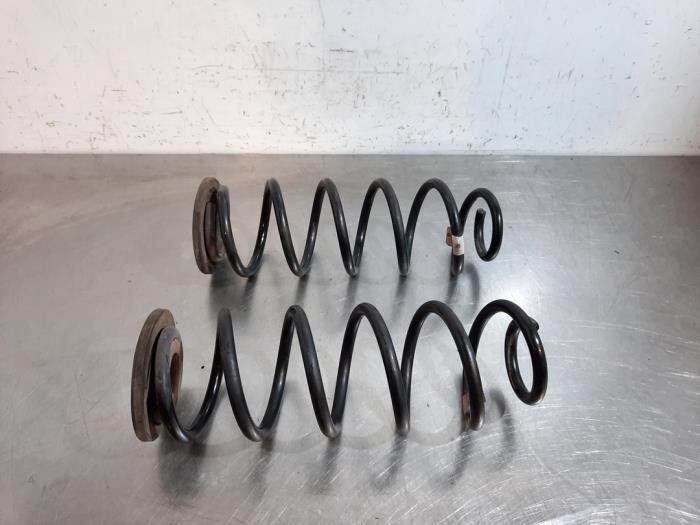 Rear coil spring from a Audi A3 Limousine (8VS/8VM) 1.6 TDI Ultra 16V 2015
