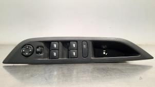 Used Multi-functional window switch Peugeot 208 II (UB/UH/UP) 1.2 Vti 12V PureTech 75 Price € 48,40 Inclusive VAT offered by Autohandel Didier