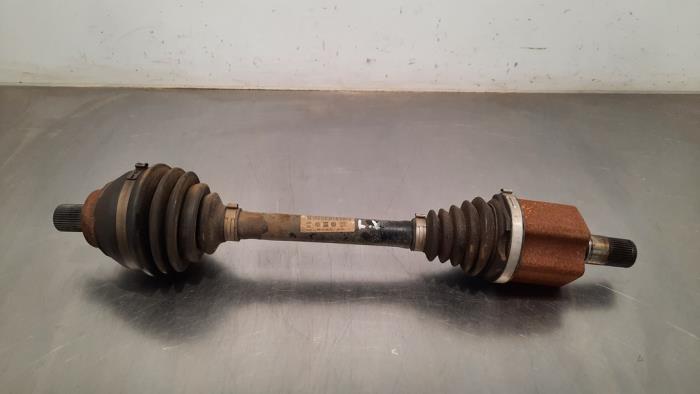 Front drive shaft, left from a Volkswagen Tiguan (AD1) 2.0 TDI 16V 4Motion 2020