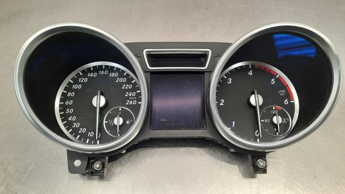 Odometer KM from a Mercedes-Benz ML III (166) 2.1 ML-250 CDI 16V BlueTEC 4-Matic 2013
