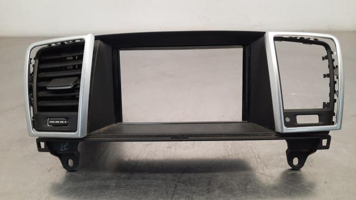 Dashboard vent from a Mercedes-Benz ML III (166) 2.1 ML-250 CDI 16V BlueTEC 4-Matic 2013