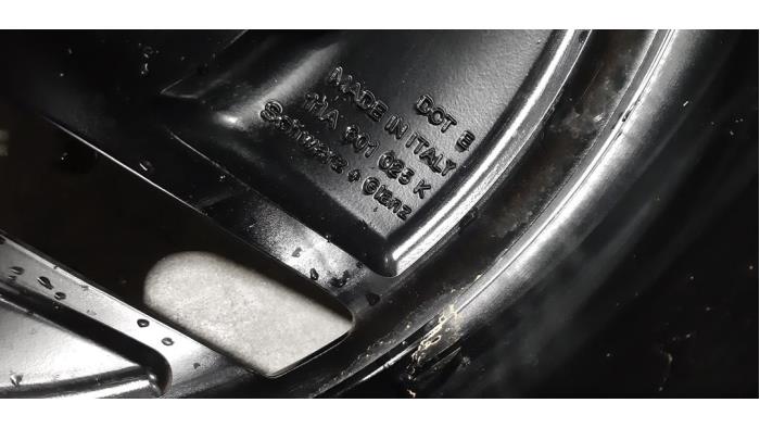 Juego de llantas y neumáticos de un Volkswagen ID.4 (E21) Pro 2021