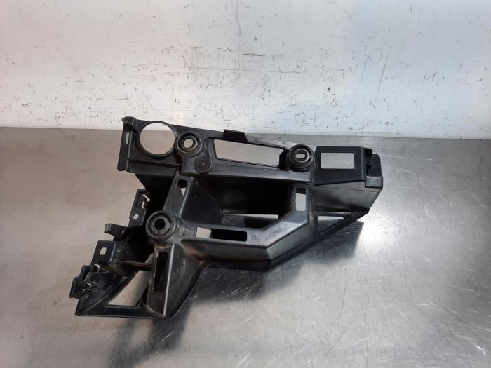 Rear bumper bracket, right from a Peugeot 3008 II (M4/MC/MJ/MR) 1.6 16V PureTech 180 2020