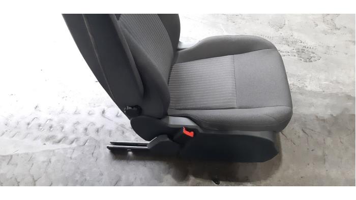 Seat, left from a Ford Transit 2.0 TDCi 16V Eco Blue 170 RWD 2018