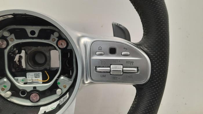 Volante de un Mercedes-AMG A-Klasse AMG (177.1) 2.0 A-35 AMG Turbo 16V 4Matic 2022