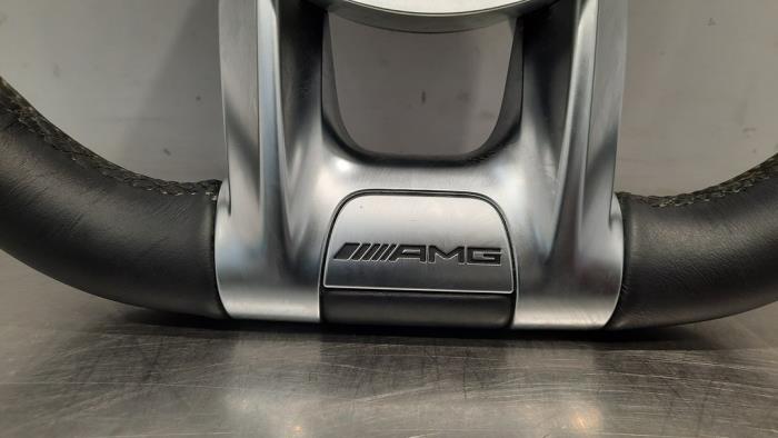 Volante de un Mercedes-AMG A-Klasse AMG (177.1) 2.0 A-35 AMG Turbo 16V 4Matic 2022