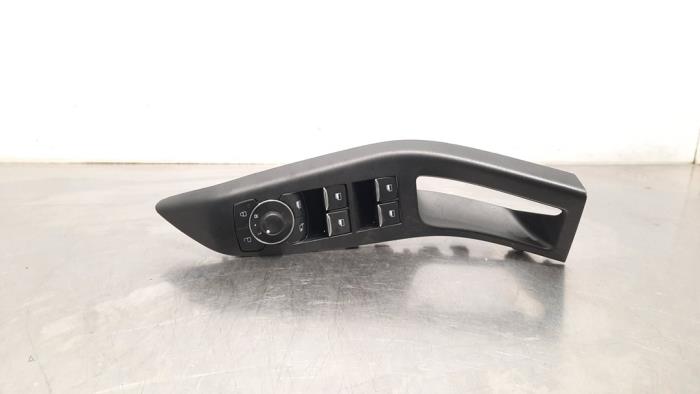 Usados Interruptor combinado de ventanillas Ford Puma 1.0 Ti-VCT EcoBoost mHEV 12V Precio € 48,40 IVA incluido ofrecido por Autohandel Didier