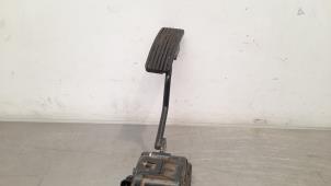 Used Accelerator pedal Mitsubishi L-200 2.5 DI-D 4x4 Price on request offered by Autohandel Didier