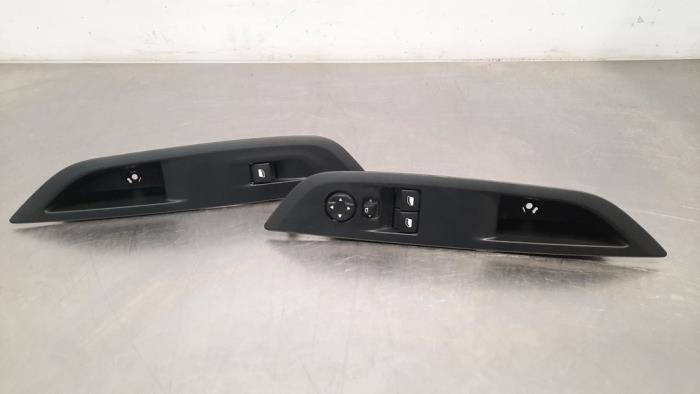 Usados Interruptor combinado de ventanillas Peugeot 208 II (UB/UH/UP) 1.5 BlueHDi 100 Precio € 60,50 IVA incluido ofrecido por Autohandel Didier