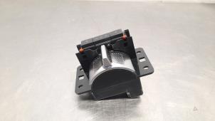 Used Position switch automatic gearbox Peugeot 5008 II (M4/MC/MJ/MR) 1.2 12V e-THP PureTech 130 Price € 96,80 Inclusive VAT offered by Autohandel Didier