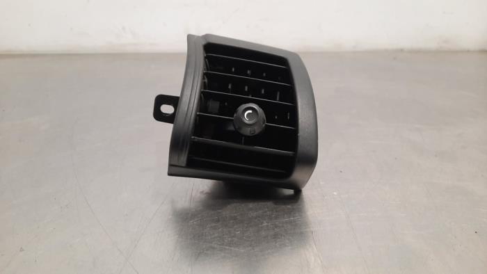 Dashboard vent from a MINI Mini (F56) 1.5 12V Cooper 2018