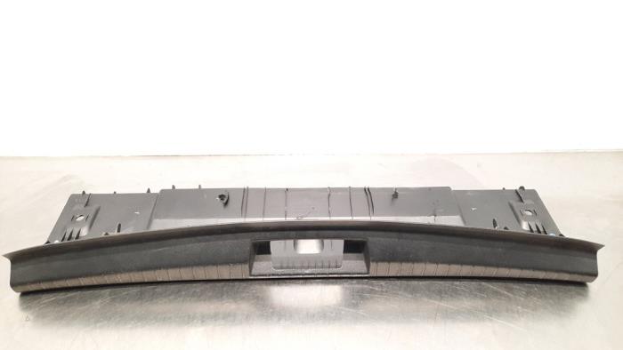 Cover strike rear from a Peugeot 208 II (UB/UH/UP) 1.5 BlueHDi 100 2021