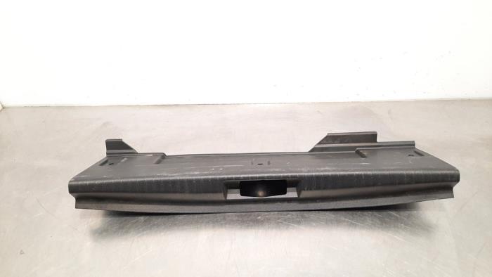 Cover strike rear from a Peugeot 208 II (UB/UH/UP) 1.5 BlueHDi 100 2021