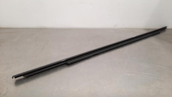 Usados Aleta de ventanilla BMW 5 serie Touring (G31) 530e xDrive 2.0 Turbo 16V Precio € 36,30 IVA incluido ofrecido por Autohandel Didier