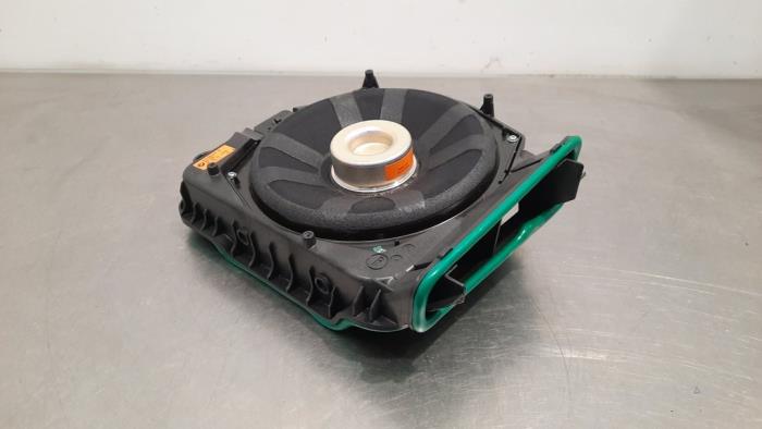 Używane Subwoofer BMW 5 serie Touring (G31) 530e xDrive 2.0 Turbo 16V Cena € 121,00 Z VAT oferowane przez Autohandel Didier