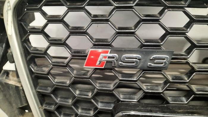 Calandre d'un Audi RS 3 Sportback (8VA/8VF) 2.5 TFSI 20V Quattro Performance 2015