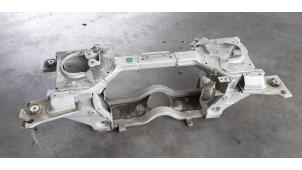Usados Subchasis Peugeot 3008 II (M4/MC/MJ/MR) 1.6 16V HYbrid 225 Precio € 399,30 IVA incluido ofrecido por Autohandel Didier