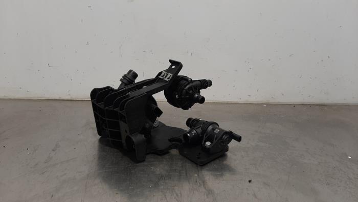 Begagnade Extra vattenpump BMW i4 (G26) eDrive40 84 kWh Pris € 30,25 Inklusive moms erbjuds av Autohandel Didier