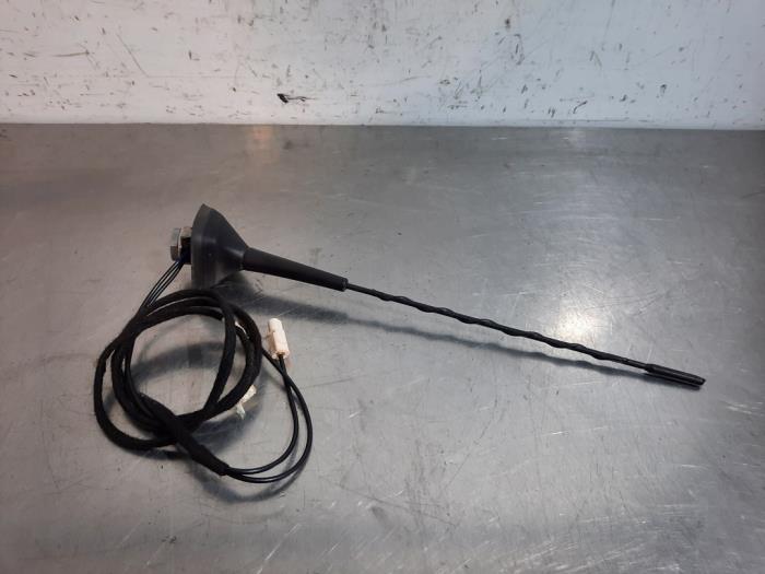 Antenna from a Renault Captur (2R) 1.2 TCE 16V EDC 2017