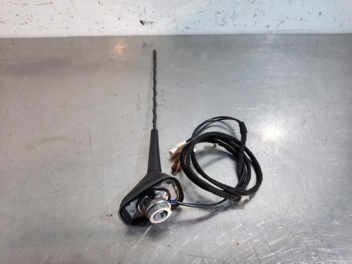 Antenna from a Renault Captur (2R) 1.2 TCE 16V EDC 2017