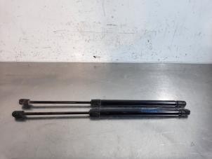 Used Set of gas struts for boot Renault Captur (2R) 1.2 TCE 16V EDC Price € 42,35 Inclusive VAT offered by Autohandel Didier
