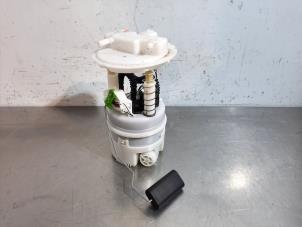 Used Electric fuel pump Renault Captur (2R) 1.2 TCE 16V EDC Price € 60,50 Inclusive VAT offered by Autohandel Didier