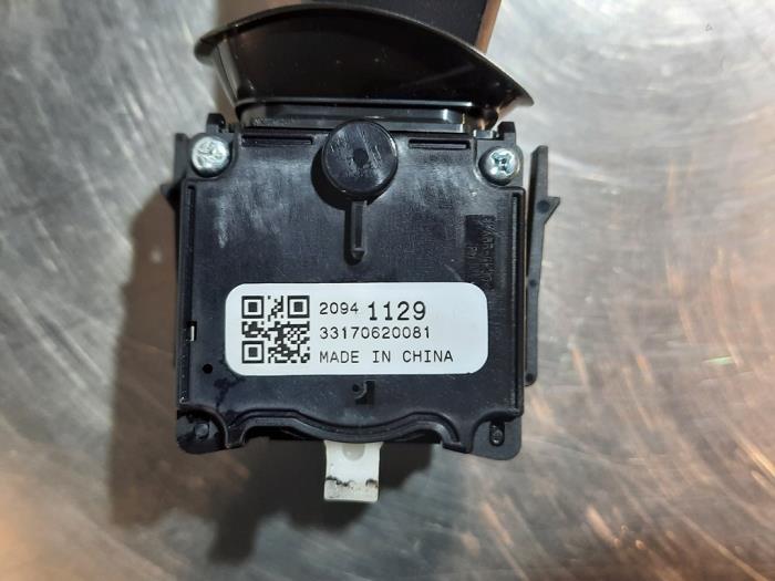 Interruptor de indicador de dirección de un Opel Zafira Tourer (P12) 1.6 CDTI 16V ecoFLEX 136 2014