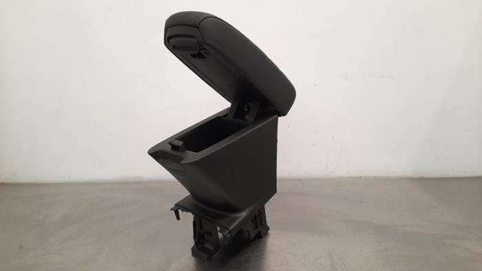 Armrest from a Opel Corsa F (UB/UH/UP) 1.2 12V 75 2022
