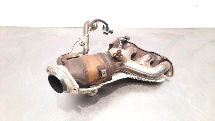 Exhaust manifold + catalyst from a Toyota Corolla Touring Sport (E21/EH1) 1.8 16V Hybrid 2022