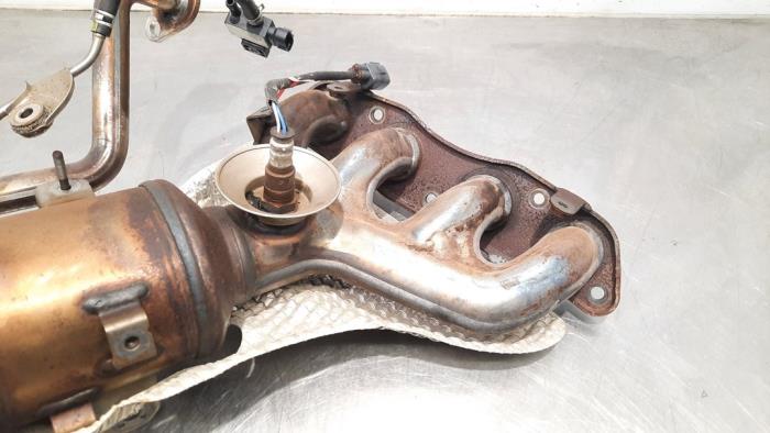 Exhaust manifold + catalyst from a Toyota Corolla Touring Sport (E21/EH1) 1.8 16V Hybrid 2022