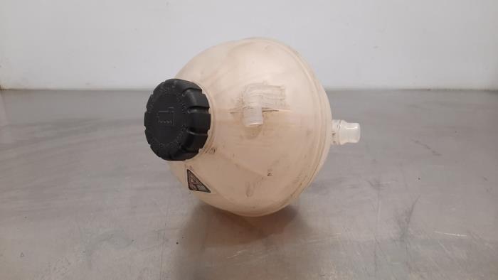 Expansion vessel from a Mercedes-Benz Sprinter 3,5t (907.6/910.6) 314 CDI 2.1 D RWD 2020