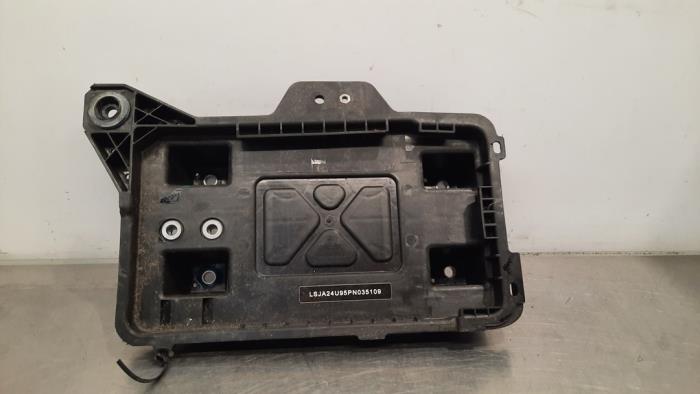 Begagnade Batterilåda MG HS/EHS I (AS23) 1.5 EHS T-GDI Hybrid Pris € 30,25 Inklusive moms erbjuds av Autohandel Didier