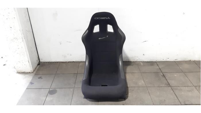 Używane Fotel prawy BMW M4 (F82) M4 3.0 24V TwinPower Turbo Cena € 266,20 Z VAT oferowane przez Autohandel Didier