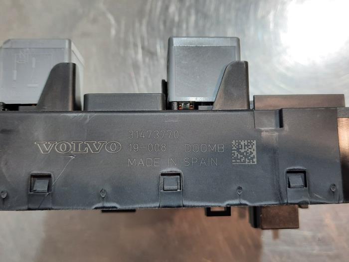 Fuse box Volvo XC60 II 2.0 D3 16V 31473770 Autohandel Didier