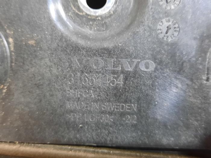 Caja de batería de un Volvo XC60 II (UZ) 2.0 D3 16V 2019